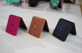 Motorola’s New Razr Flip Telephones Cram in AI from Practically Everybody Besides OpenAI