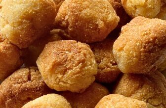 Grandma’s Sizzling Water Cornbread (Crispy Outdoors, Delicate Inside)